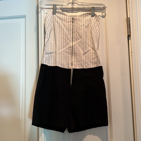 Sabora Black and White Woman’s Romper Size Medium - Picture 4 of 12